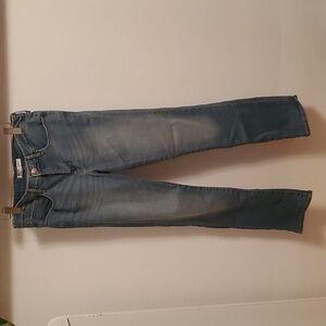 NWOT Signature by Levi Strauss Jean, straight, women size W30 L34. Faded blue.